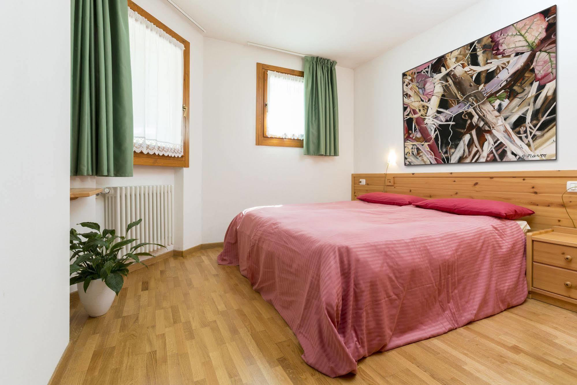 Residence Green House Bocenago Bagian luar foto